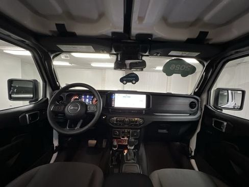 Used 2026 Jeep Wrangler Unlimited Rubicon AWD/4WD image 19
