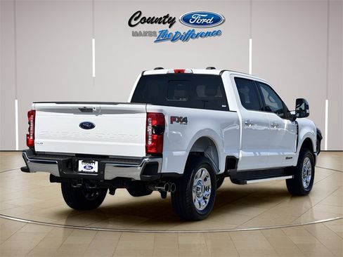 Used 2023 Ford F250 Lariat w/ Chrome Package image 28