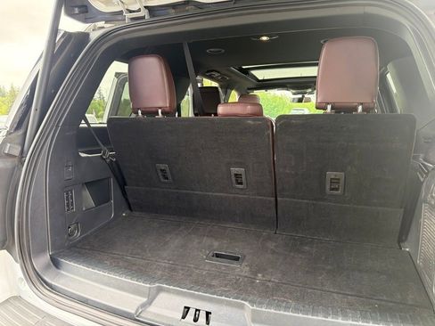 Used 2024 Ford Expedition Limited AWD/4WD image 16