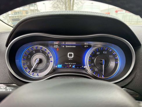 Used 2015 Chrysler 300 Limited w/ Driver Convenience Group image 30