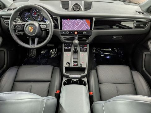 Certified 2025 Porsche Macan AWD/4WD image 19