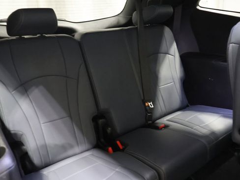 Used 2024 Buick Enclave Premium image 9