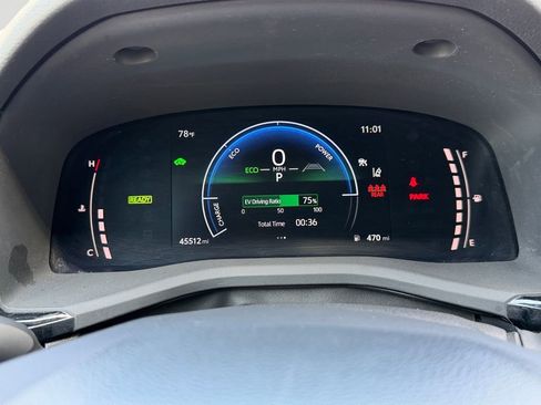 Used 2025 Toyota Camry LE image 29