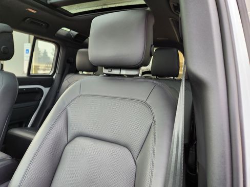 Certified 2025 Land Rover Defender 110 X-Dynamic SE image 11