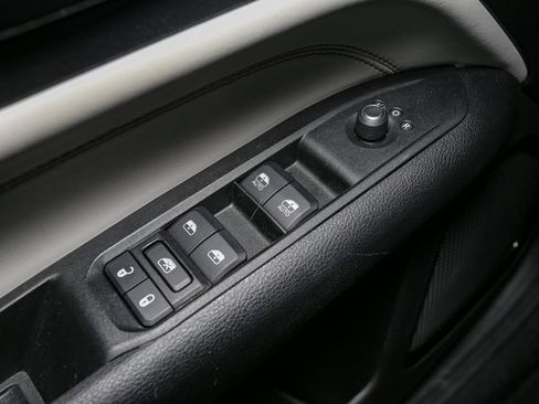 Used 2022 Jeep Compass Limited image 34