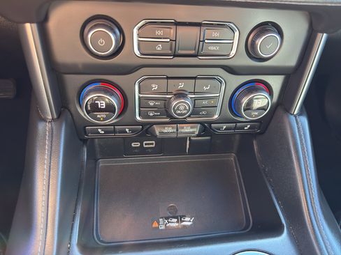 Used 2022 Chevrolet Suburban Z71 AWD/4WD image 19