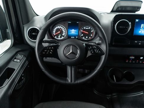 Used 2025 Mercedes-Benz Sprinter 2500 image 16
