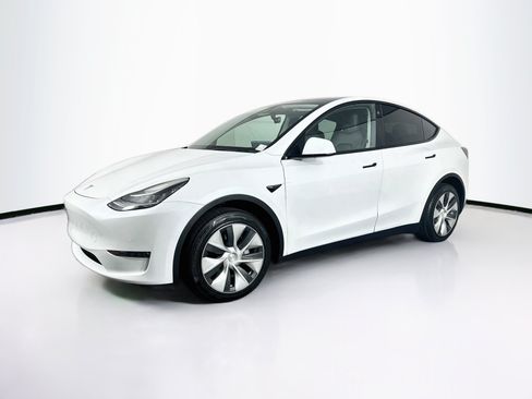 Used 2022 Tesla Model Y Long Range AWD/4WD image 3