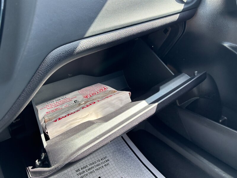 Used 2017 Toyota Corolla LE w/ Carpet Mat Package (TMS) FWD image 18