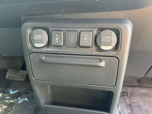 Used 2014 Honda Ridgeline SE image 17