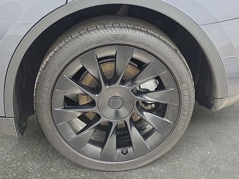 Used 2023 Tesla Model Y Long Range AWD/4WD image 31