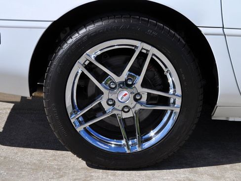 Used 1996 Chevrolet Corvette Coupe RWD image 23