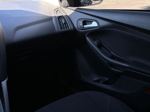 Used 2018 Ford Focus SE FWD image 10