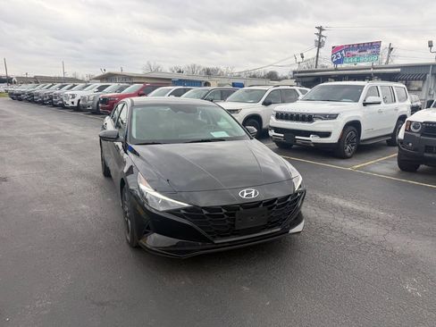 Used 2021 Hyundai Elantra SEL w/ Convenience Package image 1