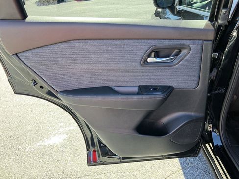 Used 2023 Nissan Rogue SV image 21