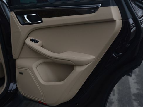 Certified 2025 Porsche Macan image 29