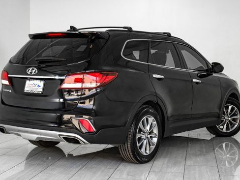 Used 2018 Hyundai Santa Fe SE image 6