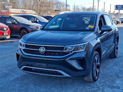 Used 2022 Volkswagen Taos SEL image 3