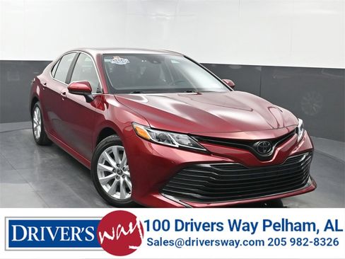 Used 2020 Toyota Camry LE image 1