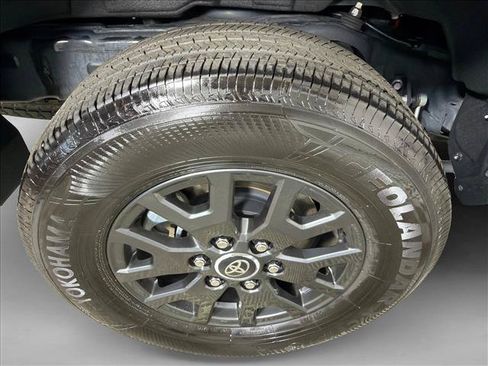 Used 2025 Toyota 4Runner SR5 AWD/4WD image 17