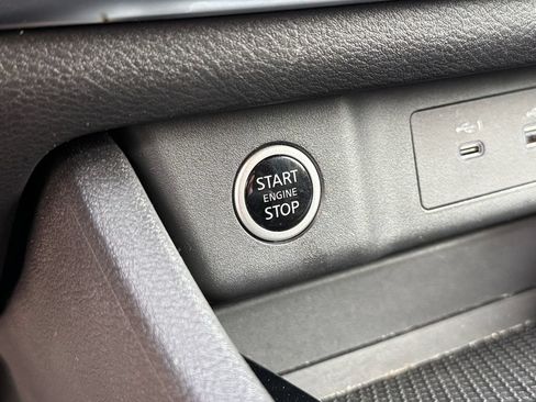 Used 2023 Nissan Rogue S AWD/4WD image 18