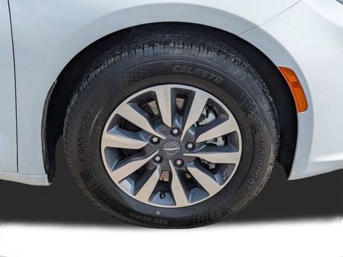 Used 2024 Chrysler Pacifica Limited FWD image 11