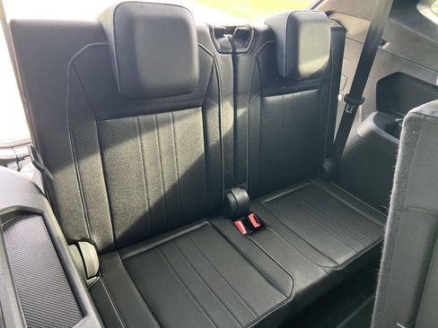 Certified 2023 Volkswagen Tiguan SE R-Line FWD image 30