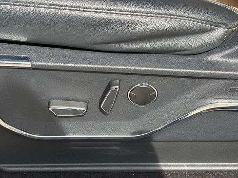 Used 2022 Ford F150 Lariat w/ Equipment Group 502A High image 16