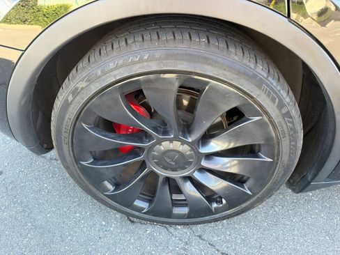 Used 2022 Tesla Model Y Performance AWD/4WD image 32