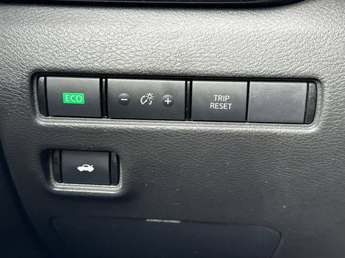Used 2025 Nissan Sentra SV FWD image 28