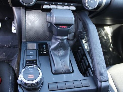 Used 2025 Toyota Tacoma TRD Sport AWD/4WD image 32