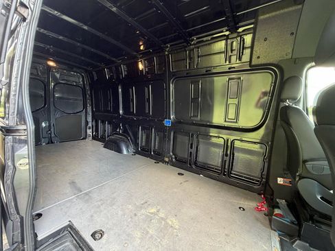 Used 2021 Mercedes-Benz Sprinter 2500 image 11