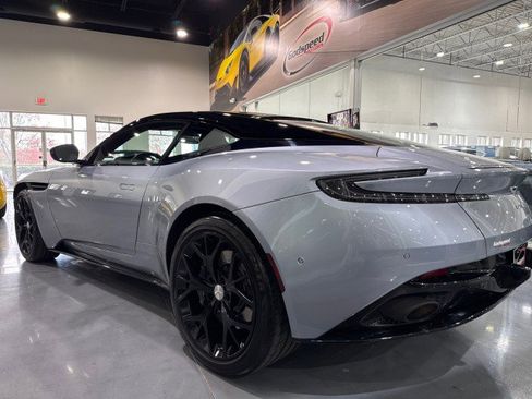 Used 2019 Aston Martin DB11 Coupe image 39