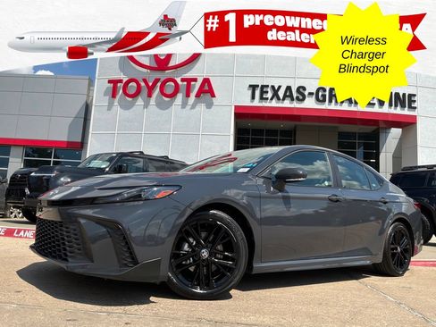 Used 2026 Toyota Camry SE FWD image 1