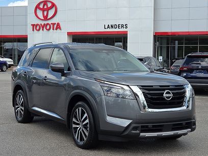 Used 2025 Nissan Pathfinder Platinum w/ Cargo Package