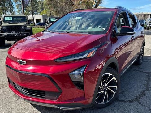 Used 2023 Chevrolet Bolt EUV Premier w/ Sun & Sound Package image 3