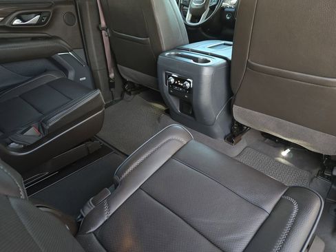 Used 2024 GMC Yukon Denali image 11