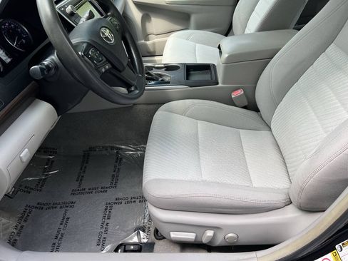 Used 2017 Toyota Camry LE w/ Moonroof Package FWD image 10