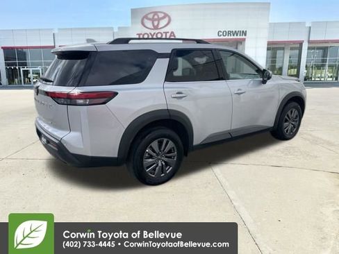 Used 2024 Nissan Pathfinder SV image 5