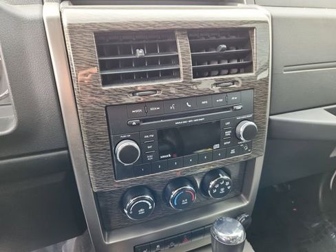 Used 2012 Jeep Liberty Limited image 21