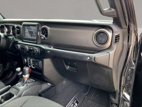 Used 2022 Jeep Gladiator Sport AWD/4WD image 16