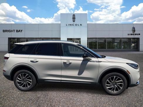 Used 2022 Lincoln Corsair AWD w/ Equipment Group 101A image 5