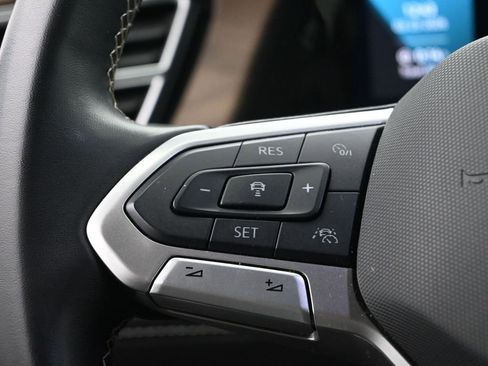 Used 2025 Volkswagen Atlas SE image 18