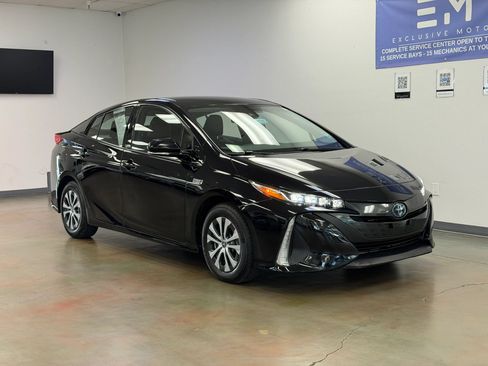 Used 2020 Toyota Prius Prime XLE FWD image 2