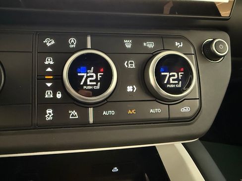 Used 2026 Land Rover Defender 110 X-Dynamic SE AWD/4WD image 19