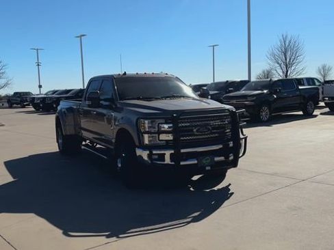 Used 2019 Ford F350 Lariat w/ Lariat Value Package image 3