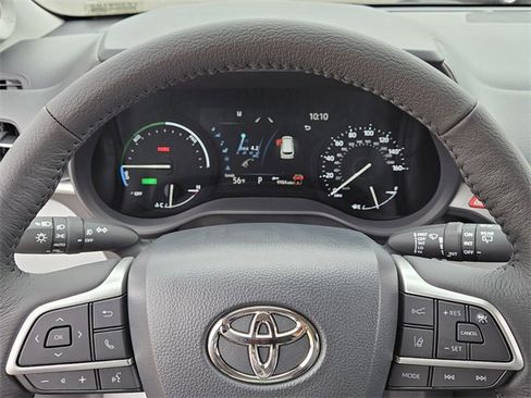 New 2026 Toyota Sienna XLE image 22