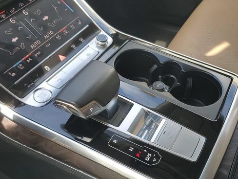 Used 2019 Audi Q8 Prestige w/ Luxury Package AWD/4WD image 32
