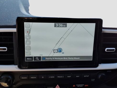 Used 2025 Hyundai Venue Limited image 12