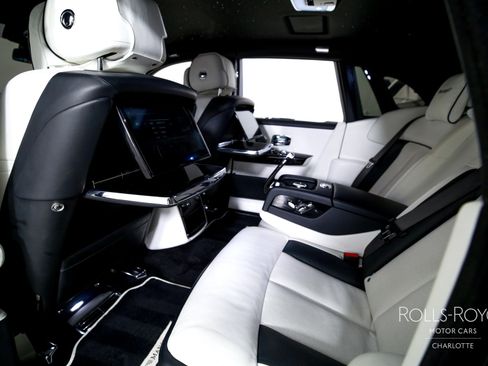Used 2018 Rolls-Royce Phantom Sedan image 20